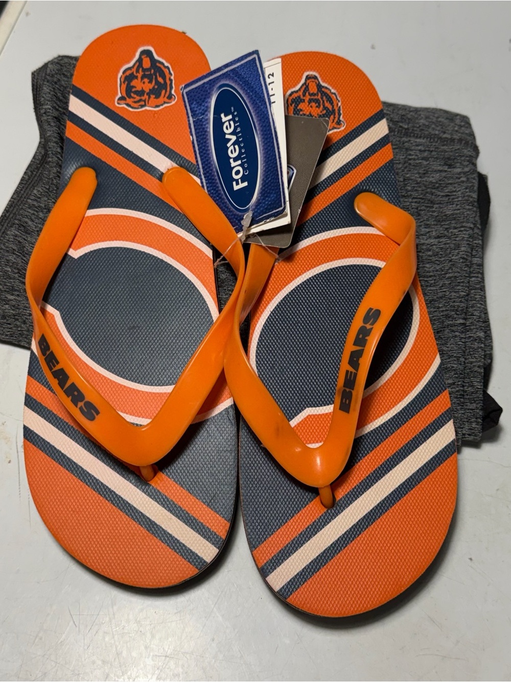 Forever Collectibles Chicago Bears Orange & Navy Flip Flop Sandals men’s 8